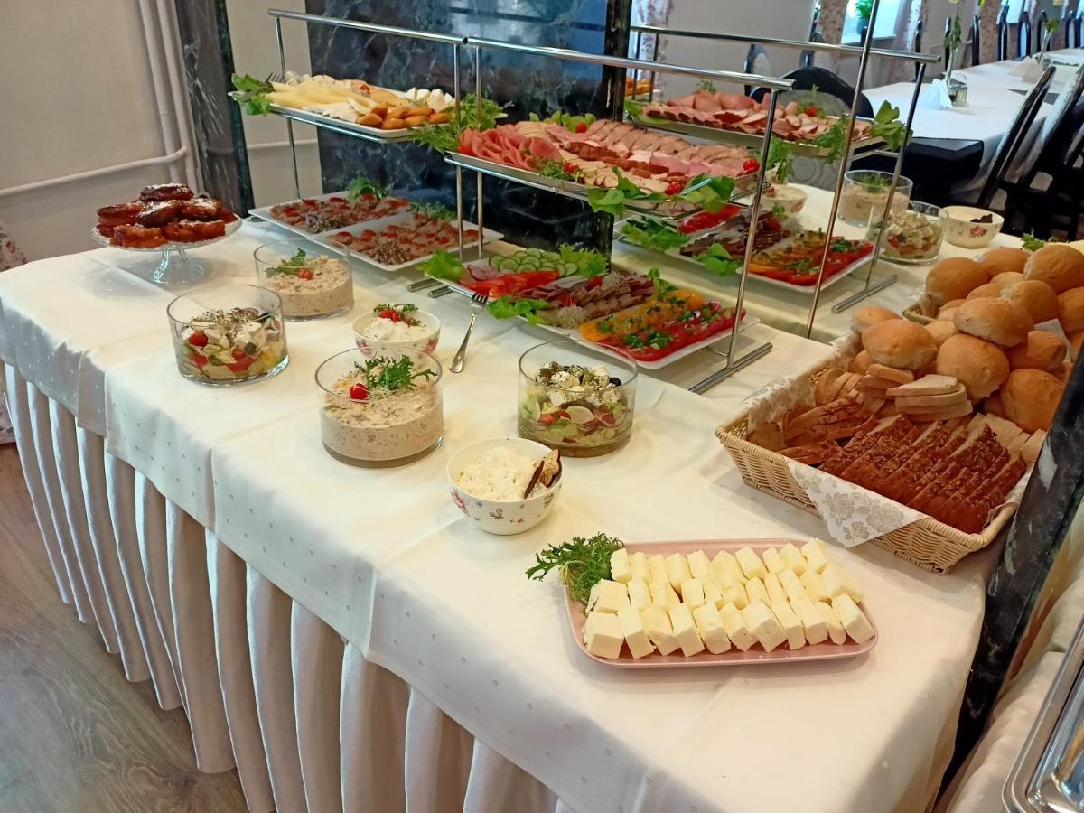Iskra Hotell Radom Exteriör bild