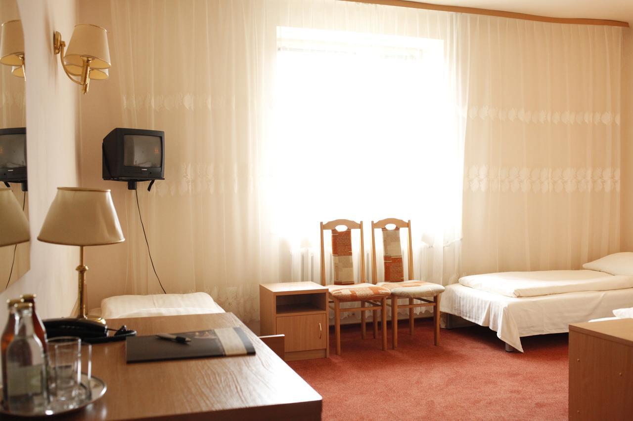 Iskra Hotell Radom Exteriör bild