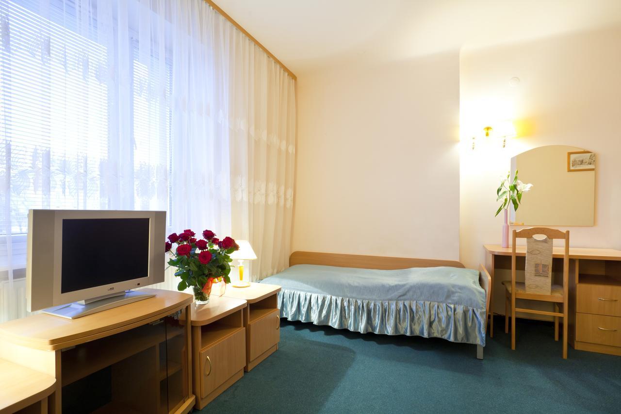 Iskra Hotell Radom Rum bild