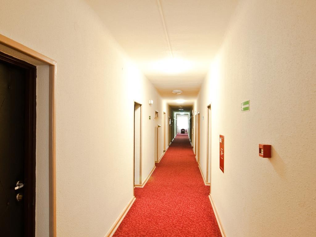 Iskra Hotell Radom Exteriör bild